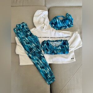 Under Armour Blue Patterned WorkOut Outfit and White Sweatshirt